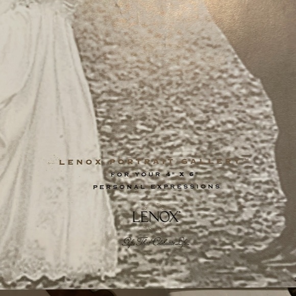 Vintage Lenox 4x6 Picture frame - Picture 5 of 5